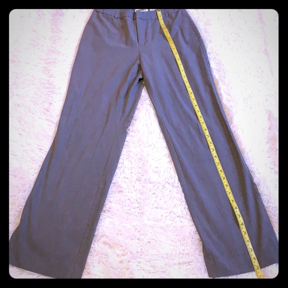 Dress pants size 6. Old Navy cute and comfortable!